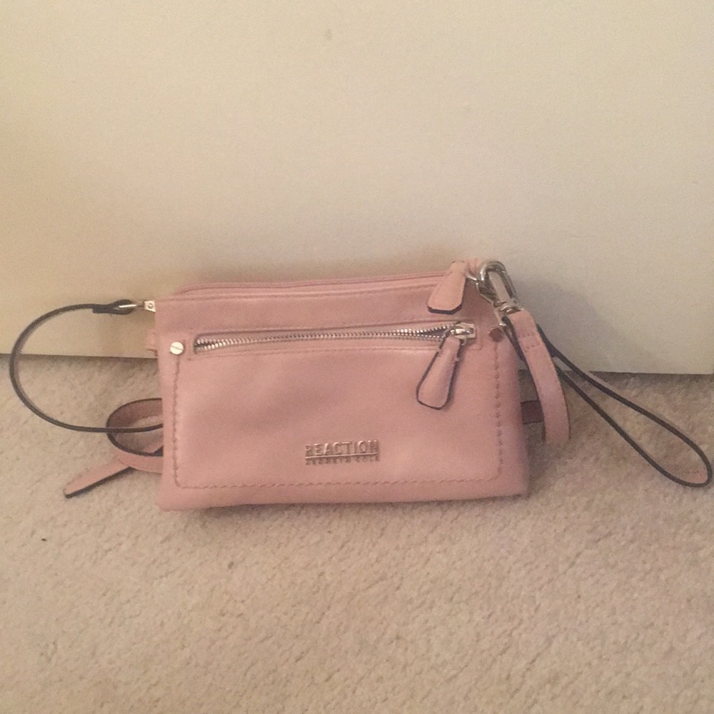 Reaction Kenneth Cole crossbody/wristlet